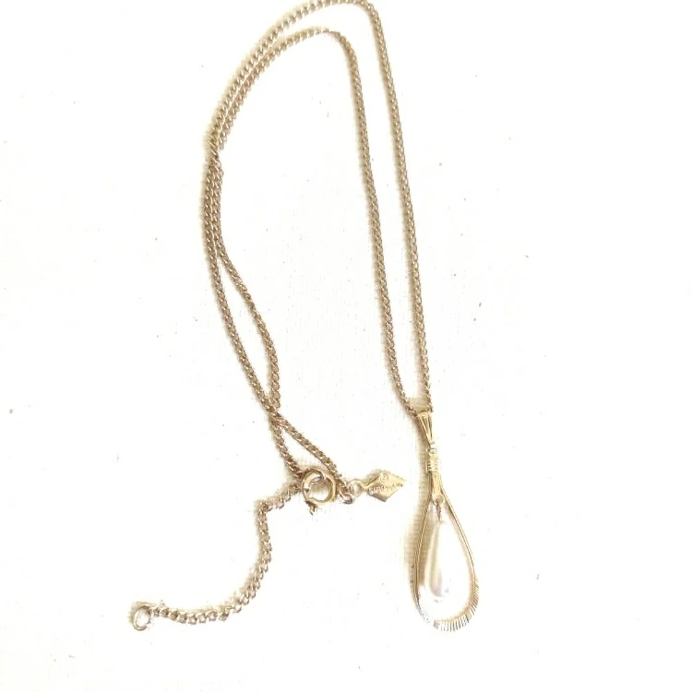 Vintage Sarah Coventry Gold Teardrop Necklace - Picture 2 of 3